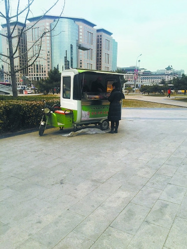 北京街頭冒出“李鬼”早餐車模仿正規早餐車（圖）