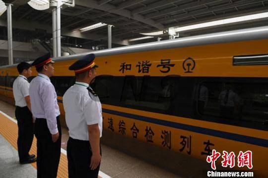 資料圖。6月2日，隨著一列動(dòng)車檢測(cè)車從寶雞南站駛出，標(biāo)志著中國首條貫通絲綢之路經(jīng)濟(jì)帶的高鐵――寶(寶雞)蘭(蘭州)高鐵進(jìn)入全線拉通試驗(yàn)階段。　楊艷敏攝