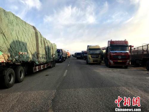 青藏公路唐古拉山段大堵車：未來3天氣象條件轉(zhuǎn)好