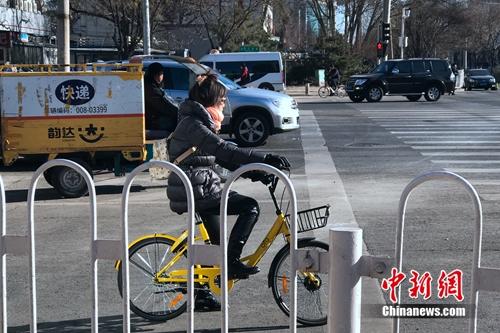 資料圖：越來越多的用戶騎車自帶手套。<a target='_blank' href='http://www.chinanews.com/' >中新網</a> 吳濤 攝