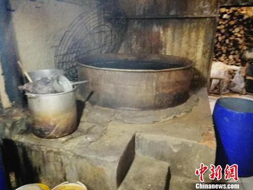 河北河間驢肉黑作坊探訪：窩點隱蔽設備布滿油污