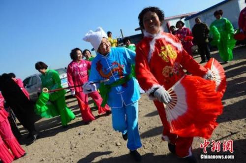 資料圖：2月2日，“亮麗黃河灣 多彩達拉特--2018達拉特旗冬季鄉村旅游文化節”在內蒙古鄂爾多斯舉行。<a target='_blank' href='http://www.chinanews.com/'>中新社</a>記者 劉文華 攝