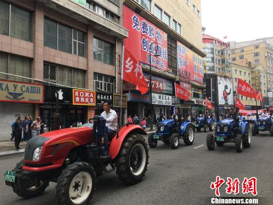 中俄友誼大巡游車隊　邵丹　攝