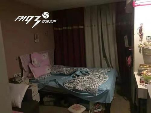 女子家中藏17個(gè)打火機(jī)走路扭捏作態(tài) 一查有問題