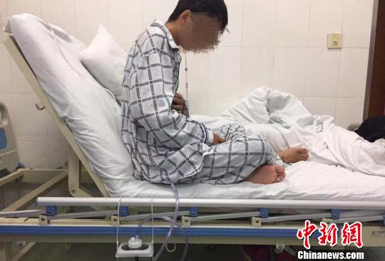 身材太瘦太高湖南23歲男子伸個懶腰突發氣胸