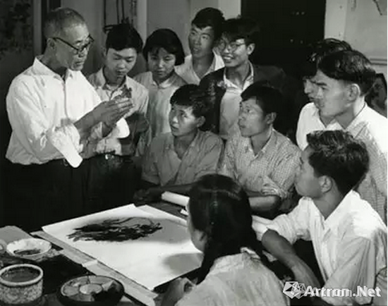 潘天壽1961年給花鳥班上課