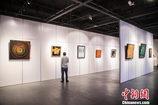 紀念改革開放四十周年——漆彩盛世漆藝作品邀請展在福建省海絲藝術館開幕。　李南軒　攝