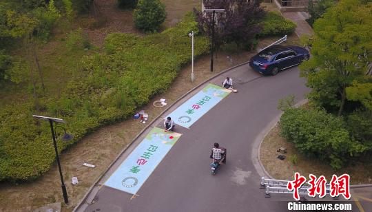 揚州一社區設免費“孝心車位”引導子女“常回家看看”