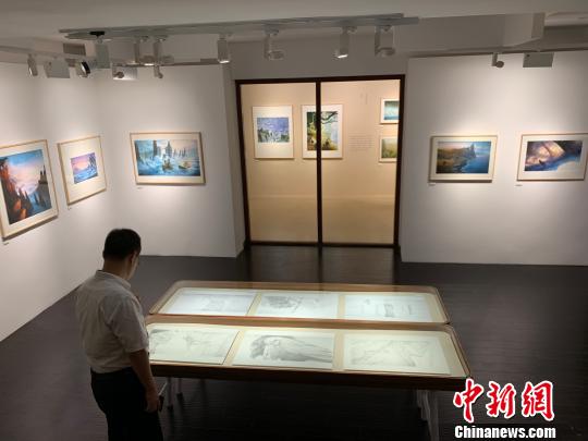 “中洲旅人——約翰·豪藝術(shù)展”。　康玉湛 攝