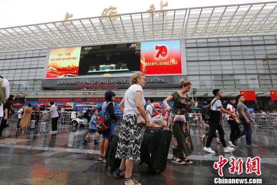 “十一”黃金周首日全國鐵路迎來客流高峰