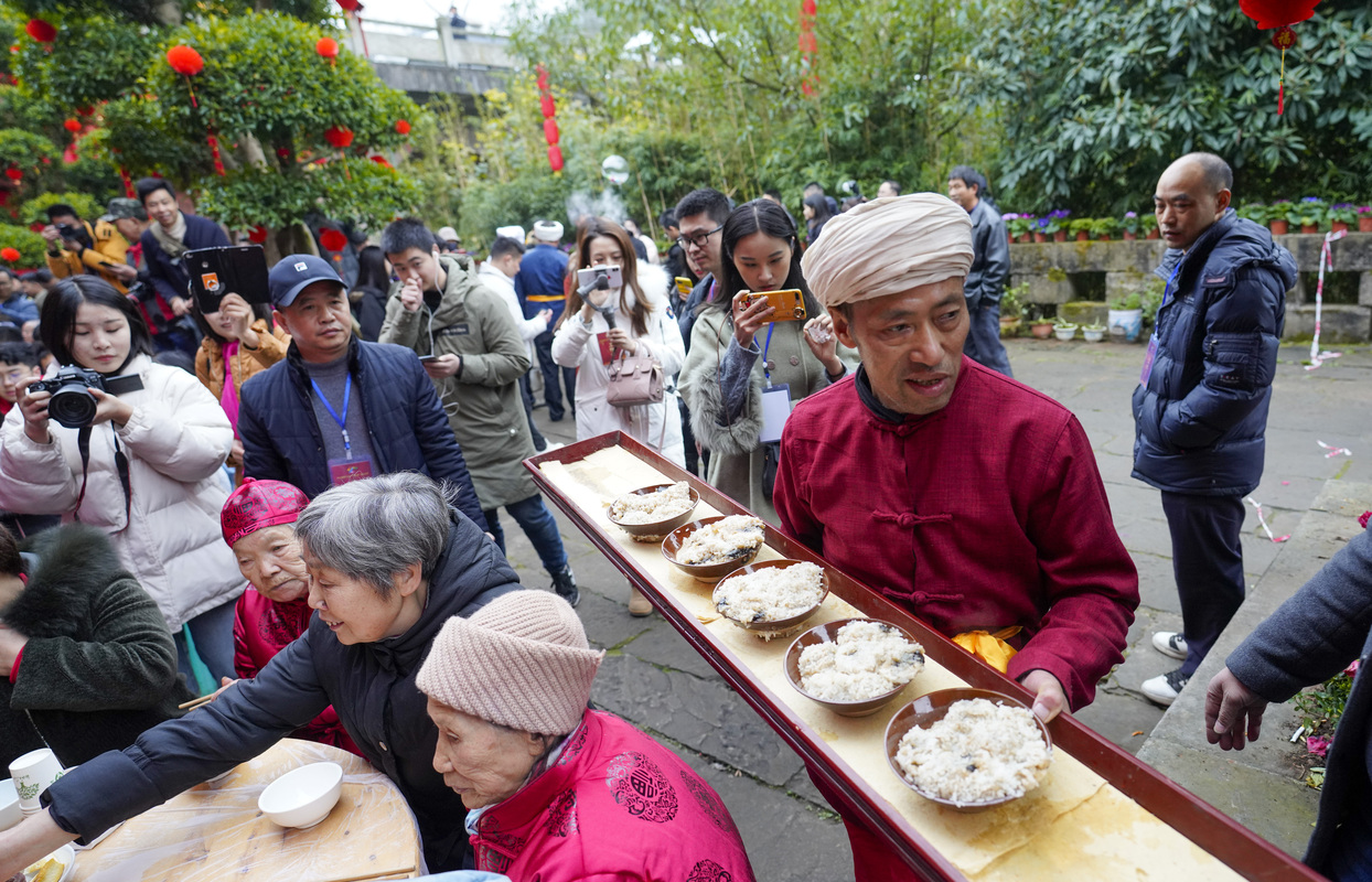 古鎮(zhèn)老街品年味 千米長(zhǎng)宴憶鄉(xiāng)愁——重慶一座千年古鎮(zhèn)“新生記”