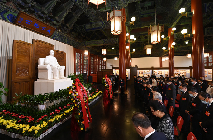 辛亥革命110周年紀念活動嘉賓參訪團前往北京中山公園中山堂拜謁