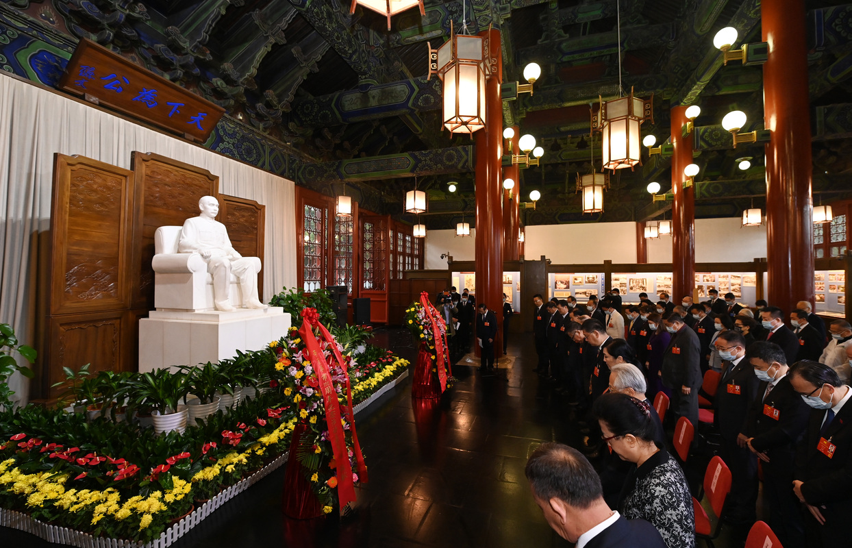  辛亥革命110周年紀念活動嘉賓參訪團前往北京中山公園中山堂拜謁 