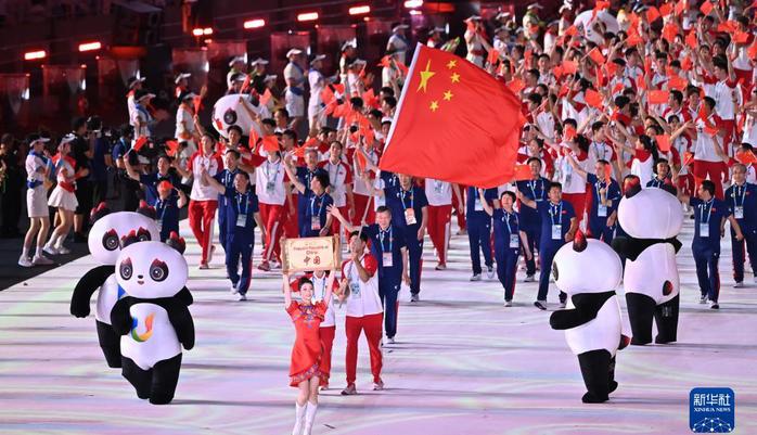 中國大學生體育代表團在開幕式上入場